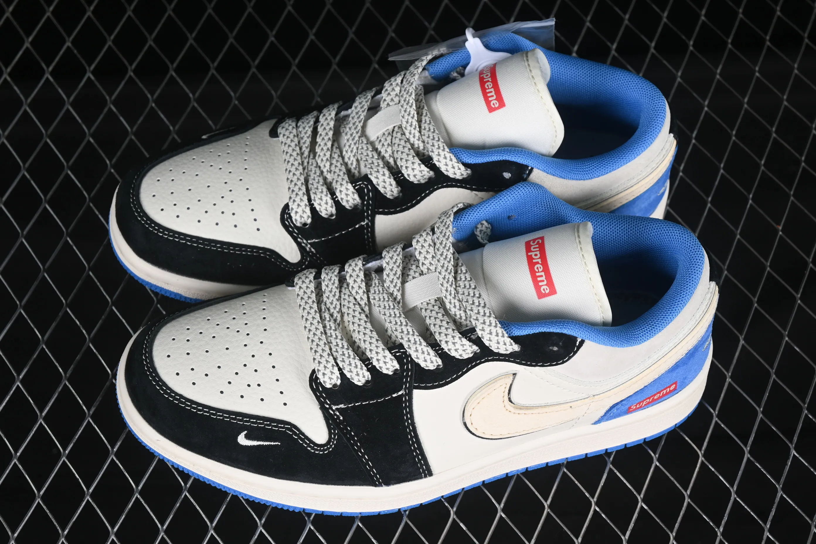All categories Air Jordan Jordan series basketball shoes Air Jordan 1 Low high-end customized low-top sneakers Air Jordan 1 Low AJ1 Joe 1 Supreme co-branded retro black and blue high-end customized low-top retro basketball shoes XX3318-501